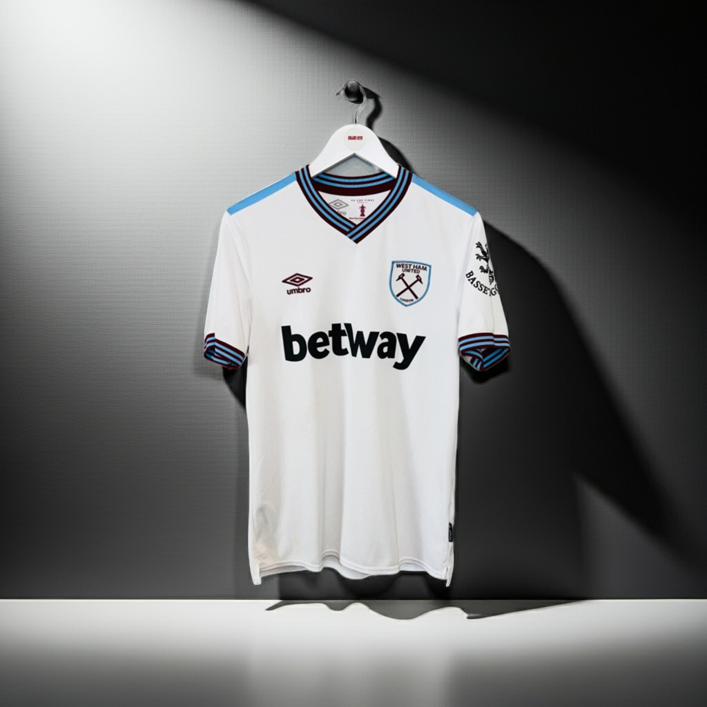 WEST HAM 2019/20 AWAY SHIRT size M UMBRO   FOOTBALL SHIRT