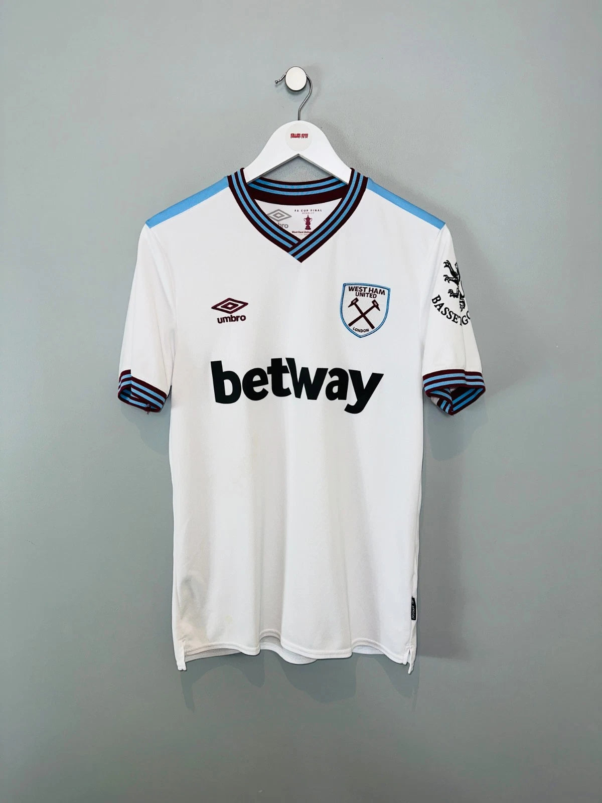WEST HAM 2019/20 AWAY SHIRT size M UMBRO   FOOTBALL SHIRT